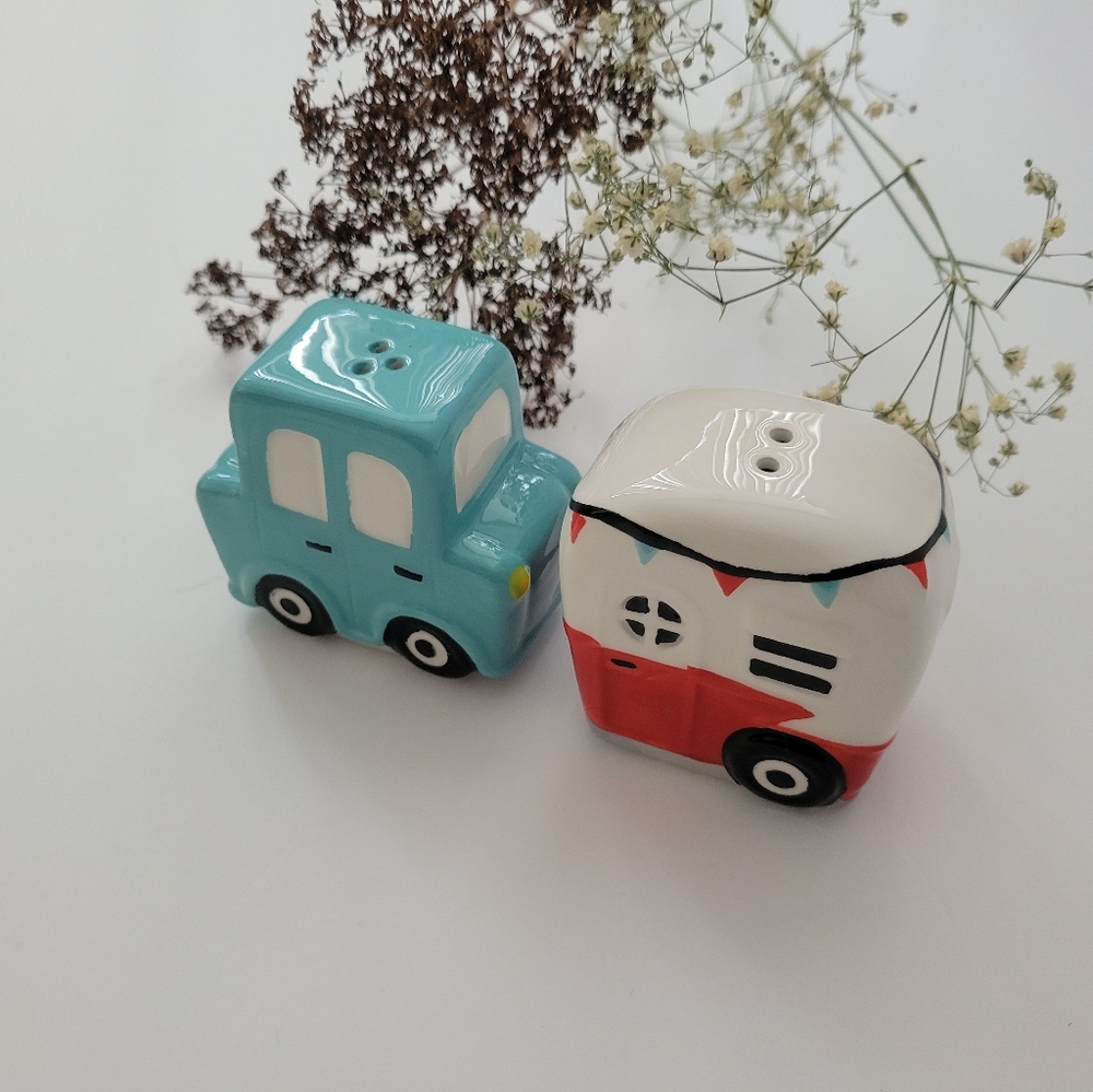 Salt & pepper camper car
